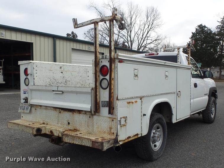 image for item K7707 2003 Chevrolet Silverado 2500HD utility truck