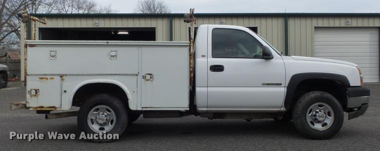 image for item K7707 2003 Chevrolet Silverado 2500HD utility truck