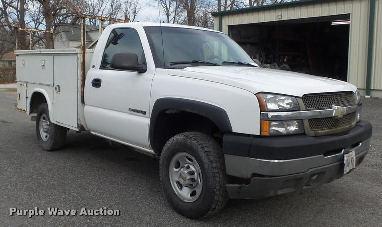 image for item K7707 2003 Chevrolet Silverado 2500HD utility truck