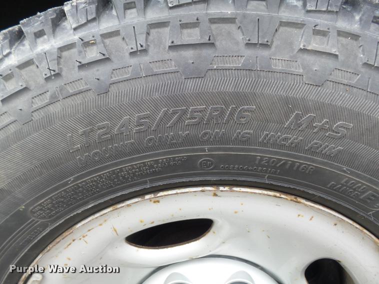 image for item K7707 2003 Chevrolet Silverado 2500HD utility truck