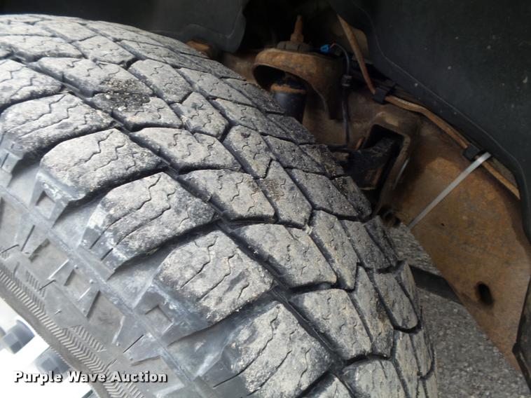 image for item K7707 2003 Chevrolet Silverado 2500HD utility truck