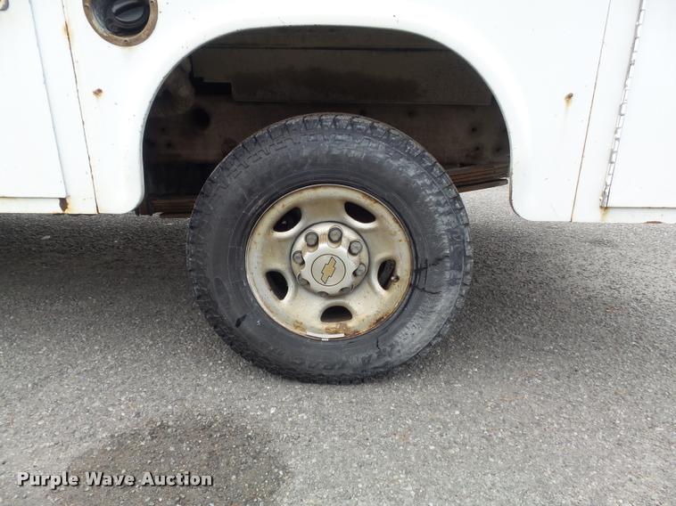 image for item K7707 2003 Chevrolet Silverado 2500HD utility truck