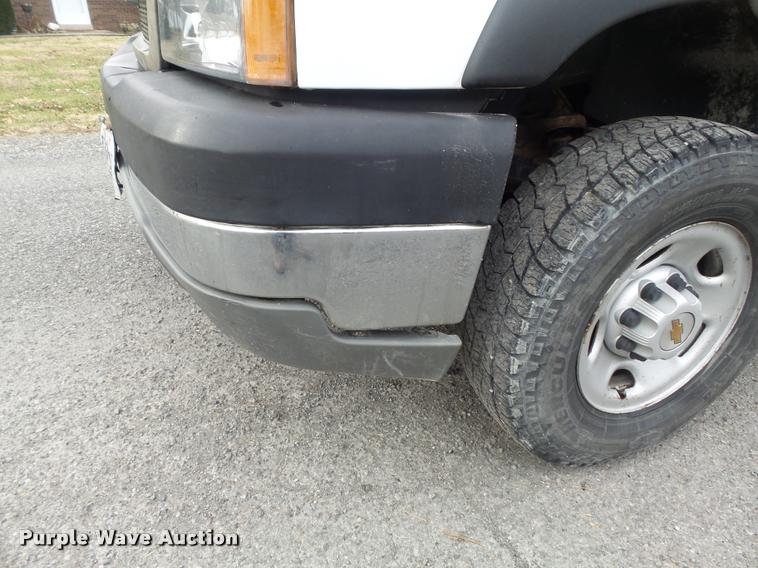 image for item K7707 2003 Chevrolet Silverado 2500HD utility truck