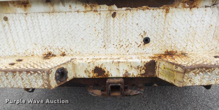 image for item K7707 2003 Chevrolet Silverado 2500HD utility truck