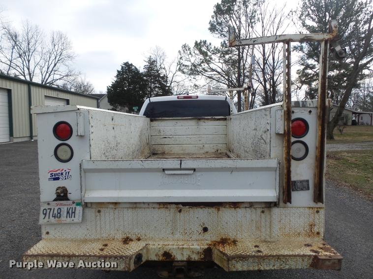 image for item K7707 2003 Chevrolet Silverado 2500HD utility truck