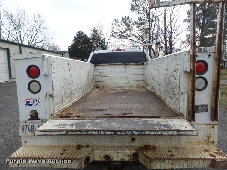 image for item K7707 2003 Chevrolet Silverado 2500HD utility truck