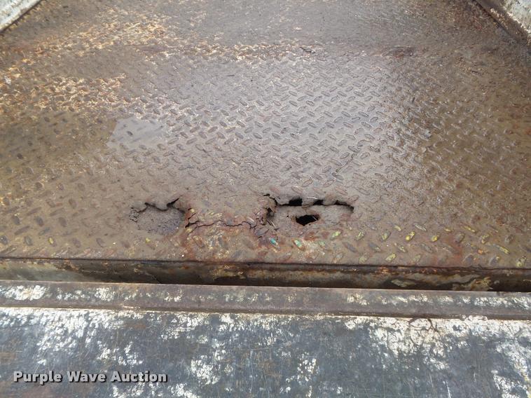 image for item K7707 2003 Chevrolet Silverado 2500HD utility truck