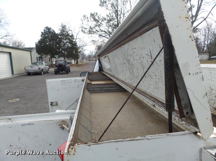 image for item K7707 2003 Chevrolet Silverado 2500HD utility truck