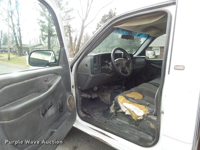 image for item K7707 2003 Chevrolet Silverado 2500HD utility truck