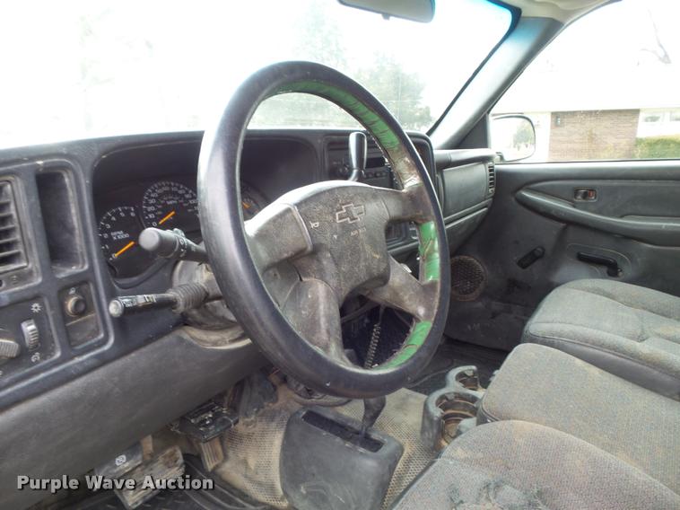 image for item K7707 2003 Chevrolet Silverado 2500HD utility truck