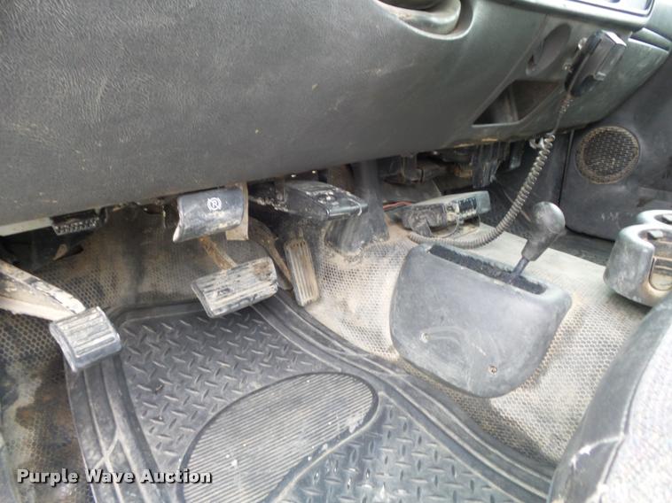 image for item K7707 2003 Chevrolet Silverado 2500HD utility truck