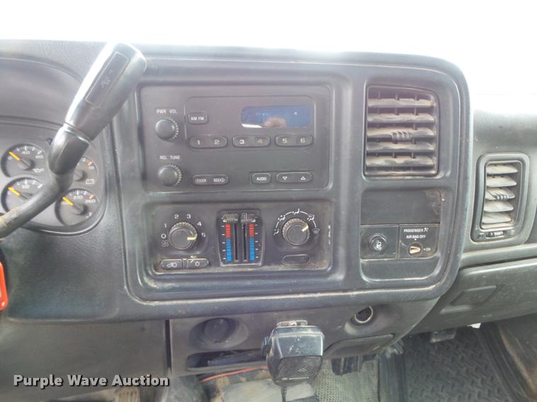 image for item K7707 2003 Chevrolet Silverado 2500HD utility truck