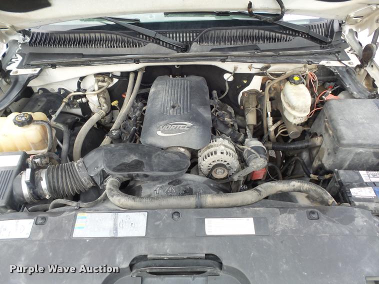 image for item K7707 2003 Chevrolet Silverado 2500HD utility truck