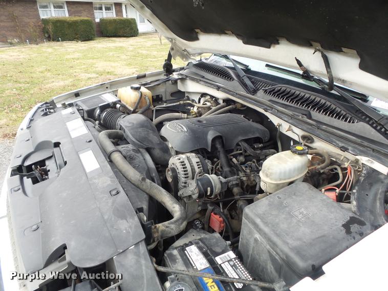 image for item K7707 2003 Chevrolet Silverado 2500HD utility truck