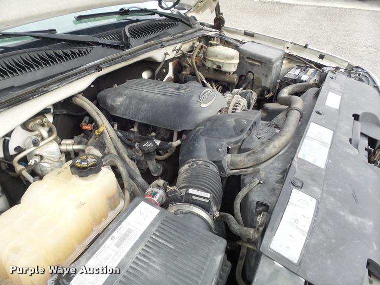 image for item K7707 2003 Chevrolet Silverado 2500HD utility truck