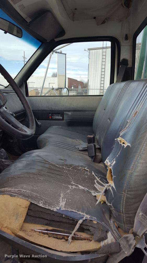 image for item L1721 1998 GMC C6500 flatbed truck