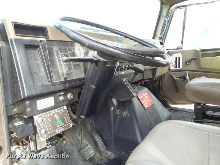 image for item L1728 1993 International 4900 fire truck