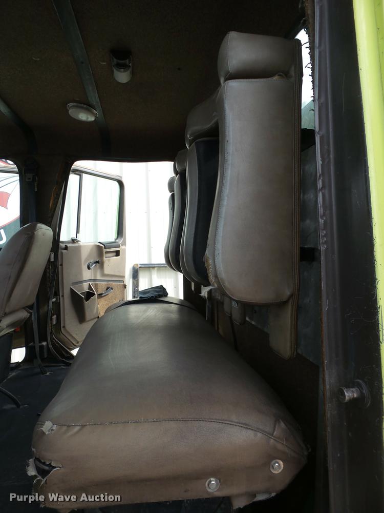 image for item L1728 1993 International 4900 fire truck