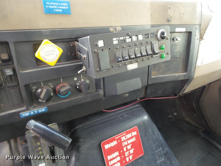 image for item L1728 1993 International 4900 fire truck