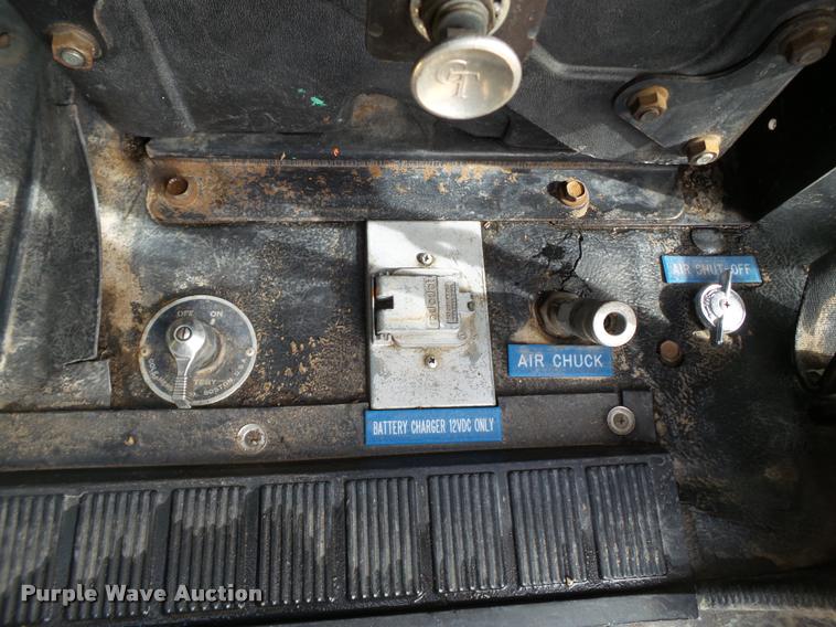 image for item L1728 1993 International 4900 fire truck