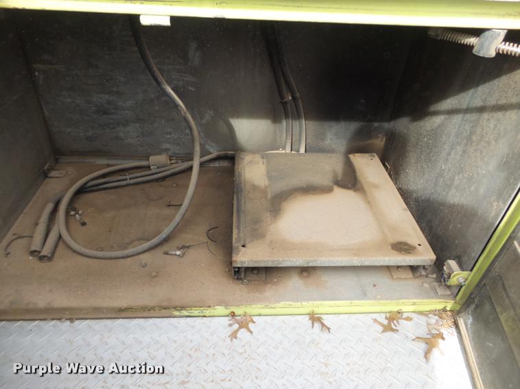 image for item L1728 1993 International 4900 fire truck