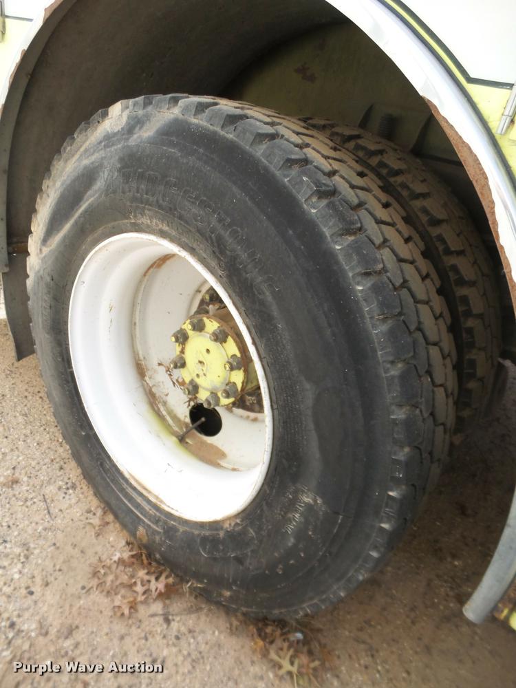 image for item L1728 1993 International 4900 fire truck