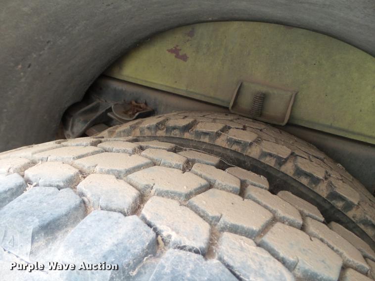 image for item L1728 1993 International 4900 fire truck