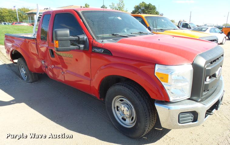 image for item L3304 2011 Ford F250 Super Duty SuperCab pickup truck