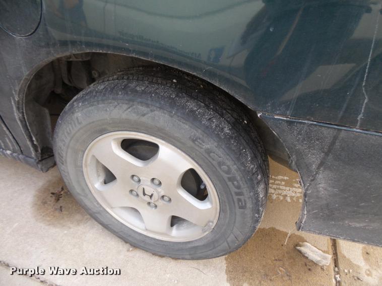 image for item L3618 2001 Honda Odyssey van