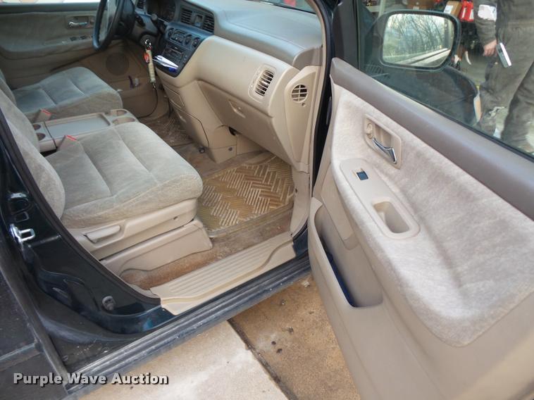 image for item L3618 2001 Honda Odyssey van