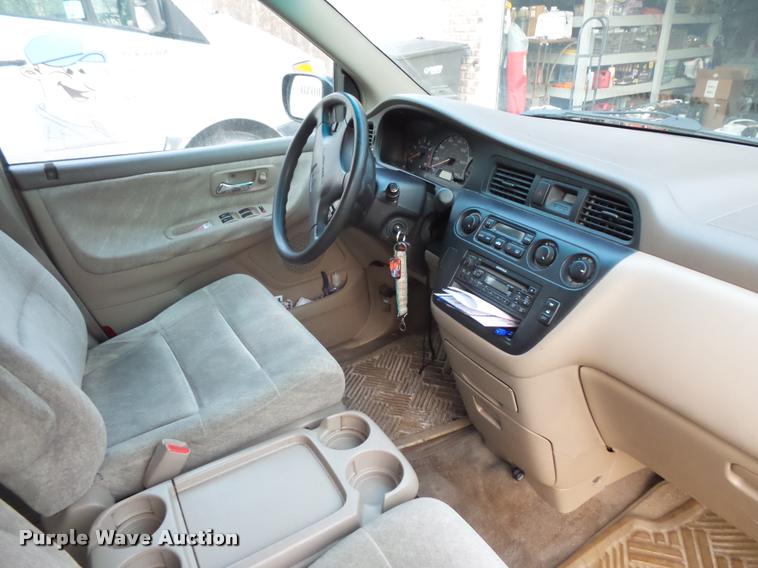 image for item L3618 2001 Honda Odyssey van