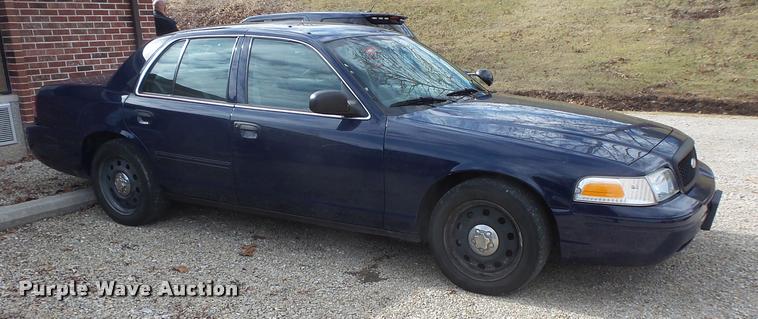 image for item L3628 2010 Ford Crown Victoria Police Interceptor