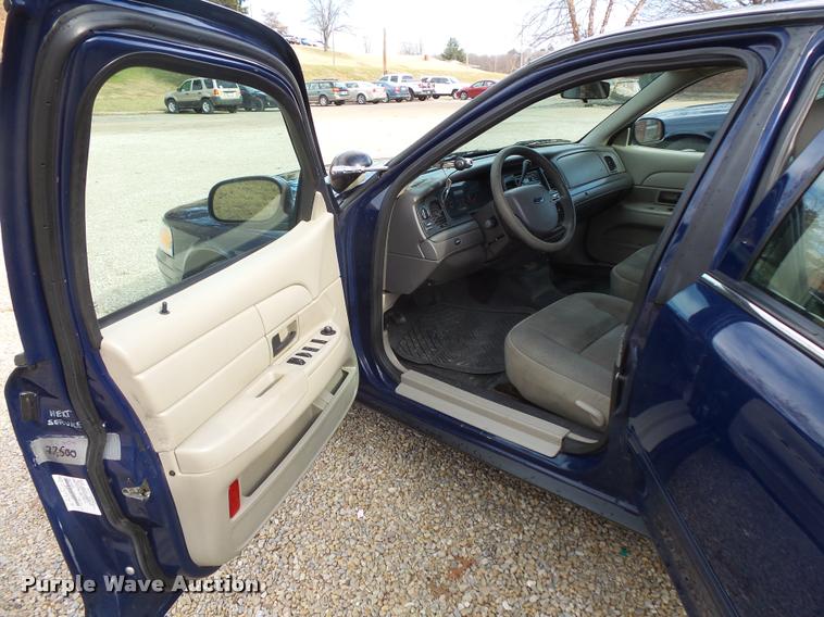 image for item L3628 2010 Ford Crown Victoria Police Interceptor