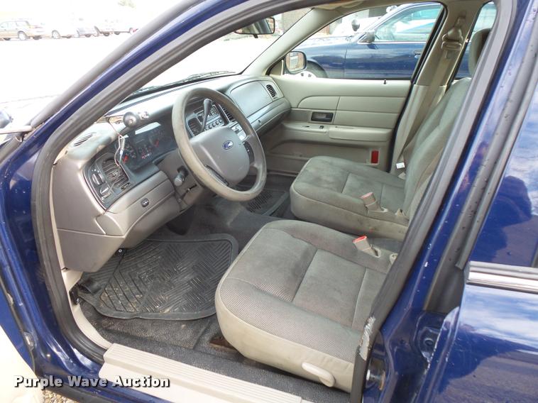 image for item L3628 2010 Ford Crown Victoria Police Interceptor