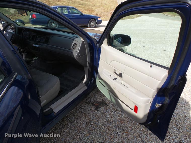 image for item L3628 2010 Ford Crown Victoria Police Interceptor