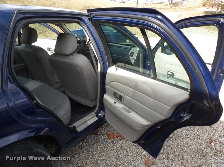 image for item L3628 2010 Ford Crown Victoria Police Interceptor