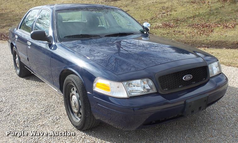 image for item L3629 2010 Ford Crown Victoria Police Interceptor