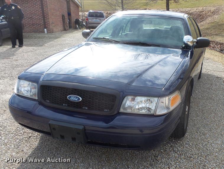 image for item L3629 2010 Ford Crown Victoria Police Interceptor