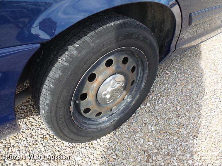 image for item L3629 2010 Ford Crown Victoria Police Interceptor