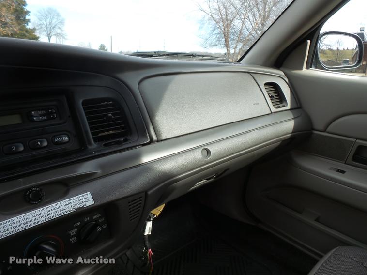 image for item L3629 2010 Ford Crown Victoria Police Interceptor