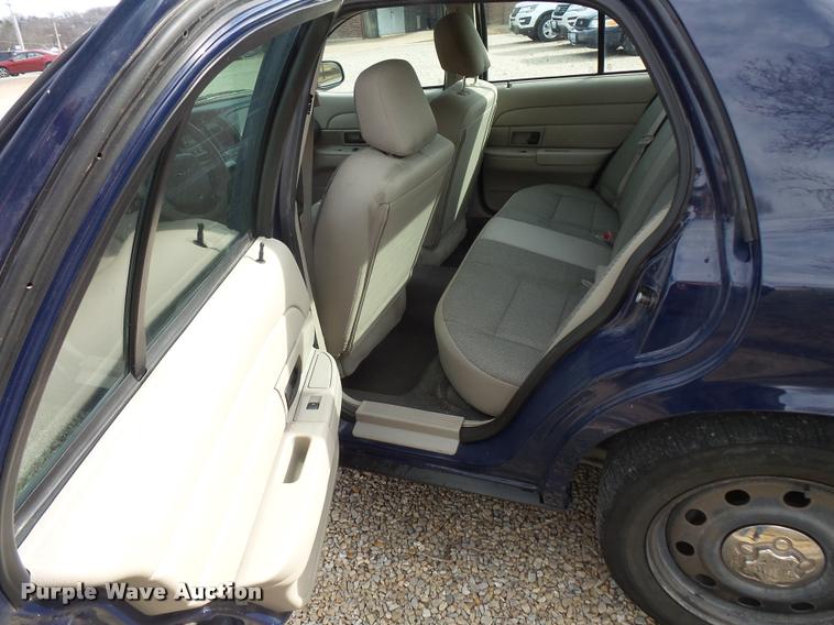 image for item L3629 2010 Ford Crown Victoria Police Interceptor