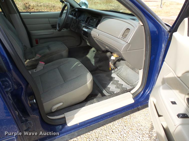 image for item L3629 2010 Ford Crown Victoria Police Interceptor