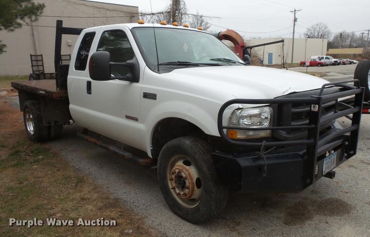 image for item L3630 2004 Ford F550 SuperCab flatbed truck