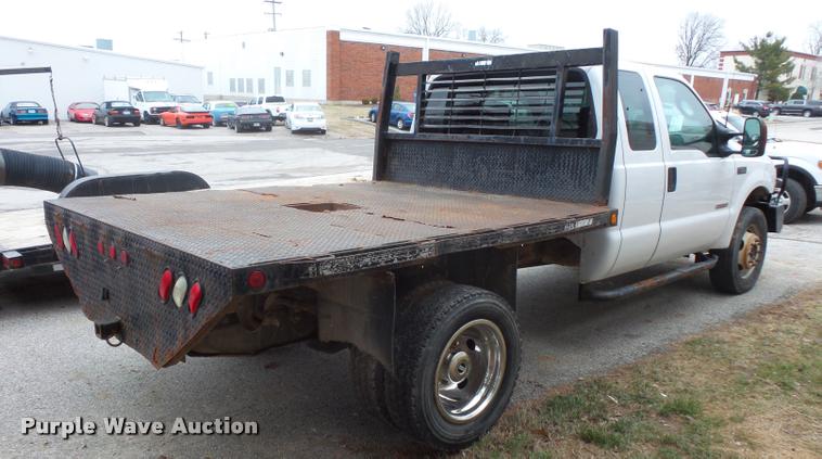 image for item L3630 2004 Ford F550 SuperCab flatbed truck