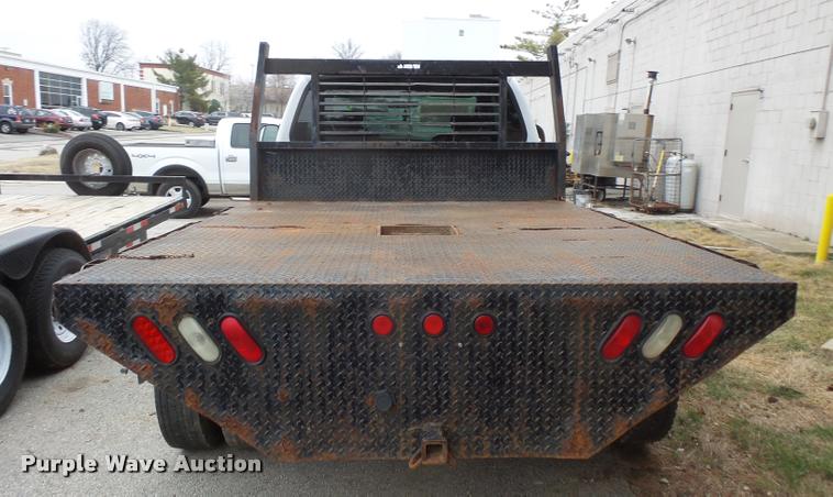 image for item L3630 2004 Ford F550 SuperCab flatbed truck