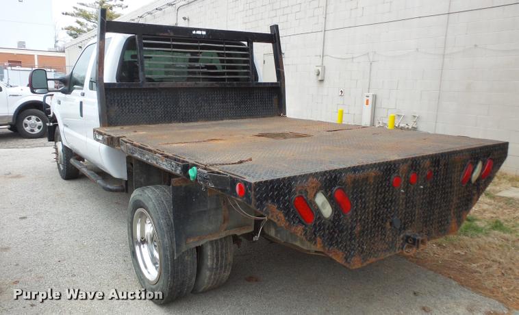 image for item L3630 2004 Ford F550 SuperCab flatbed truck