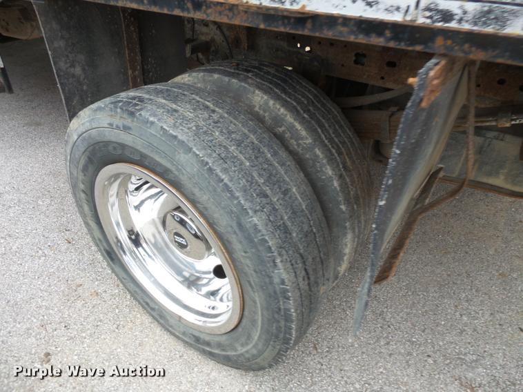 image for item L3630 2004 Ford F550 SuperCab flatbed truck