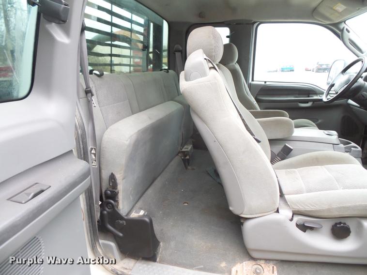 image for item L3630 2004 Ford F550 SuperCab flatbed truck