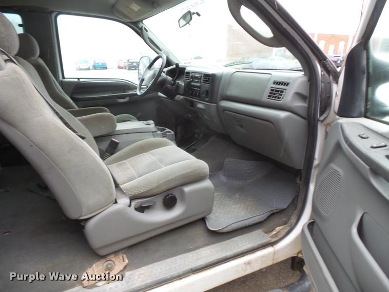 image for item L3630 2004 Ford F550 SuperCab flatbed truck