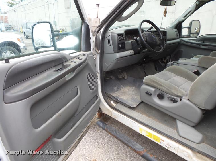 image for item L3630 2004 Ford F550 SuperCab flatbed truck